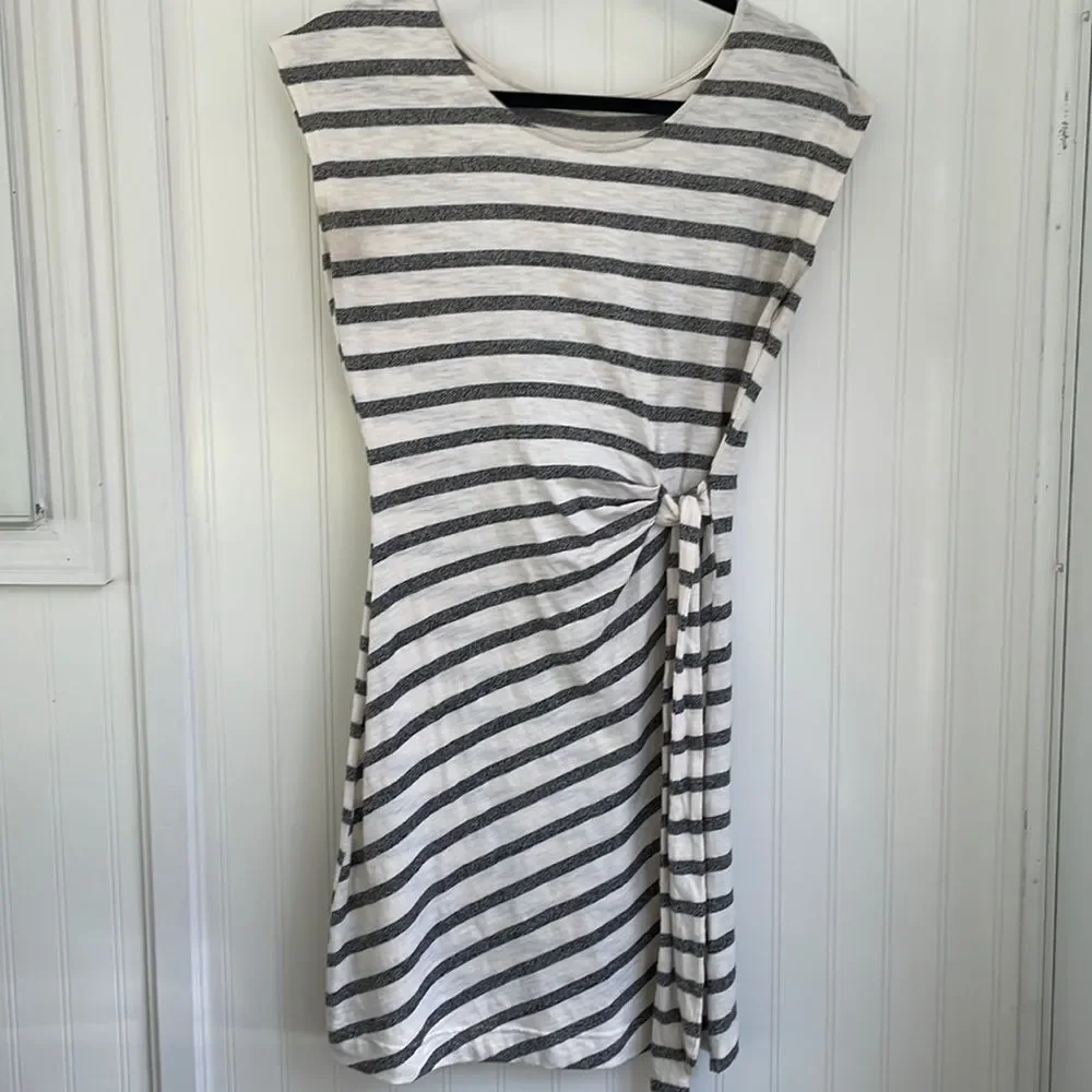 MYSTREE cap sleeve knee length‎ cinch tie waist cream and gray stripes dress S